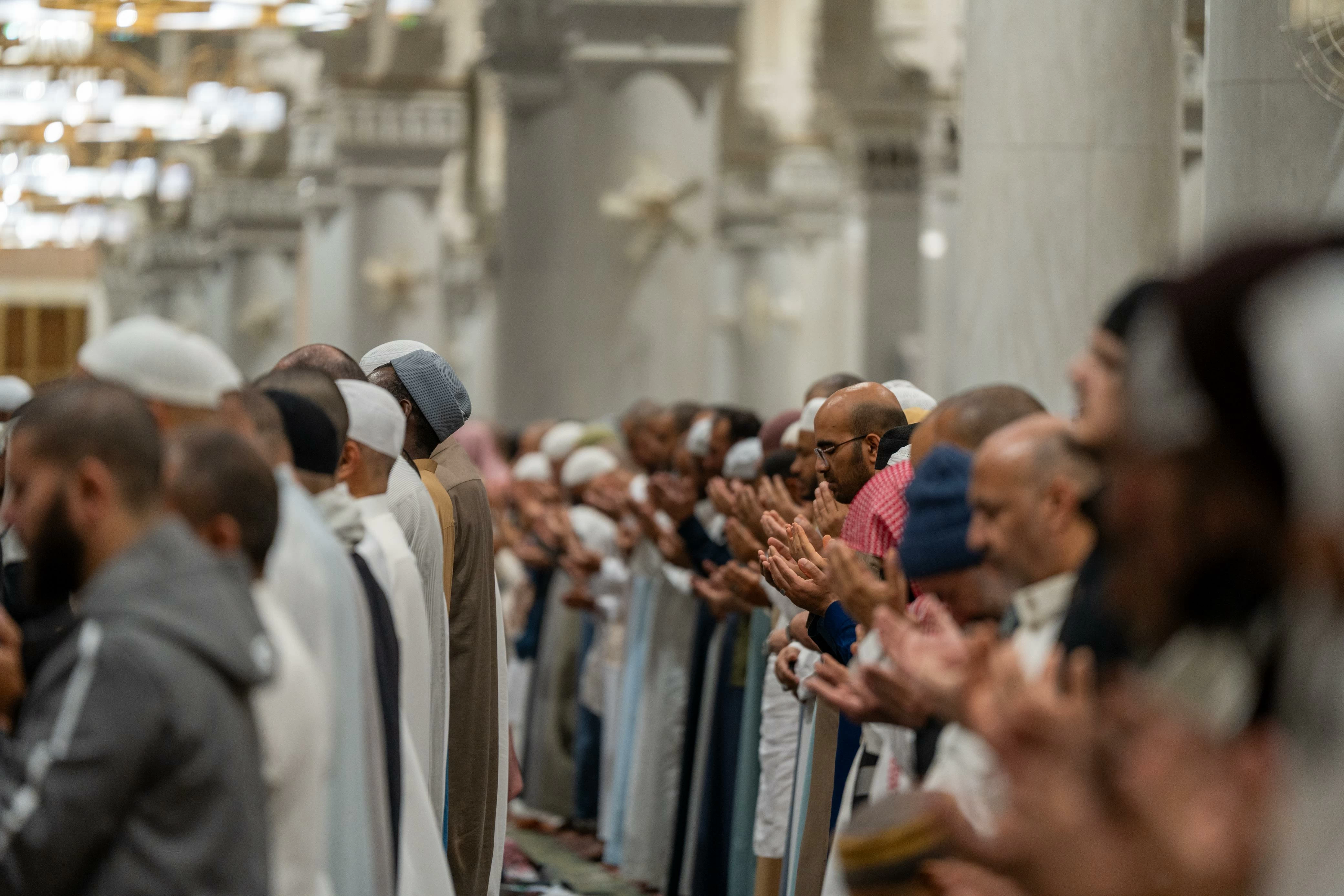 في ليلة ختم القرآن الكريم.. المسجد الحرام يحتضن حشود المصلين والمعتمرين