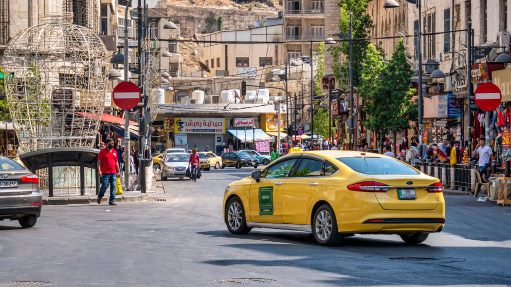 بدء العمل بالتعرفة الجديدة لأجور النقل لـ "التكسي" والمركبات العمومية