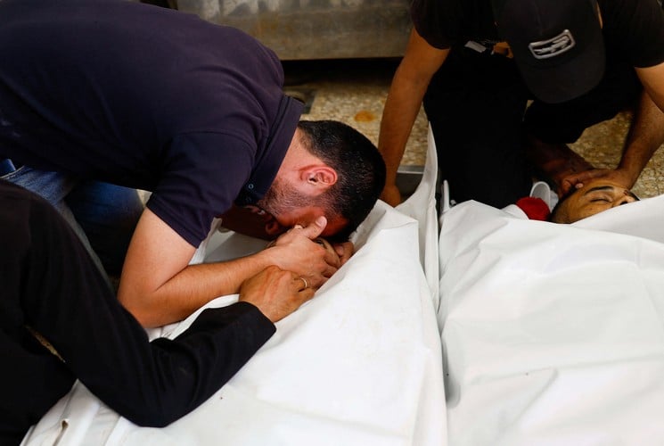 استشهاد 3 فلسطينيين باستهدافات إسرائيلية وسط غزة- (فيديو)