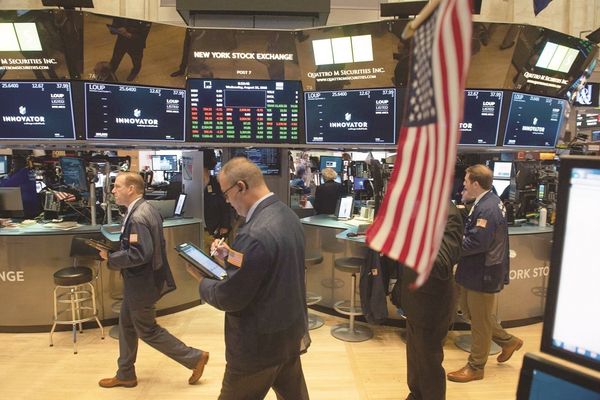 هيئة الأوراق المالية الأمريكية تقترح إلغاء قاعدة إلزام الشركات العامة بإعلان نتائجها كل ثلاثة أشهر