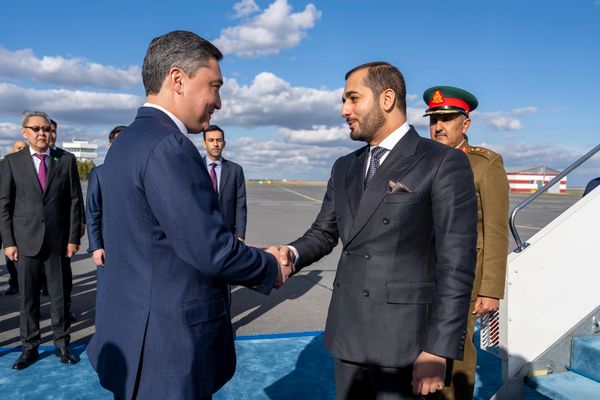 سُموّ السّيد نائبُ رئيس الوزراء للشّؤون الاقتصاديّة يصل إلى كازاخستان