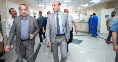 محافظ أسيوط يزور مصابي مستشفى الإصابات الجامعي ويوزع الهدايا والعيديات