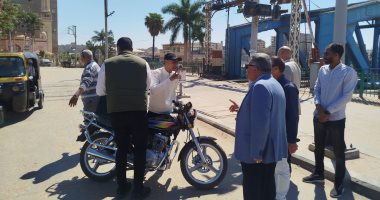 فى أول تنفيذ لقراره بحظر التلوث السمعى.. محافظ الدقهلية يضبط دراجة نارية