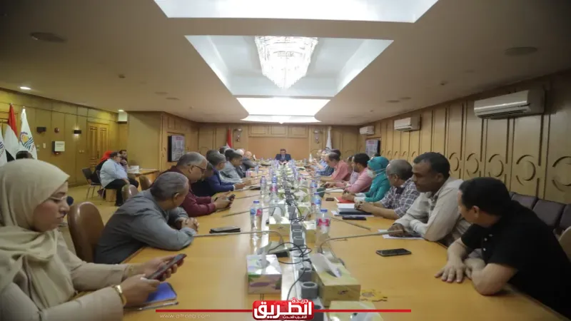 محافظ قنا يستعرض مستجدات المرحلة الأولى للمنطقة الحرفية بالترامسة
