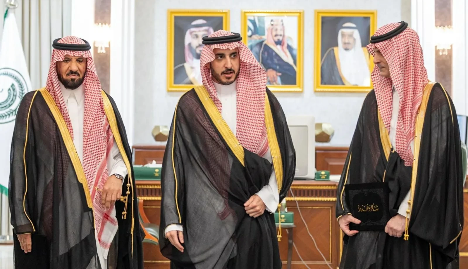 أمير الجوف يكرّم لجنة السلامة المرورية لتحقيقها إنجازاً وطنياً