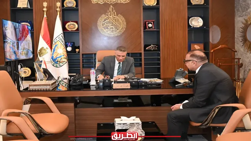 محافظ جنوب سيناء يبحث مع «جوباص» تشغيل 5 حافلات كهربائية ضمن مشروع «جرين شرم»
