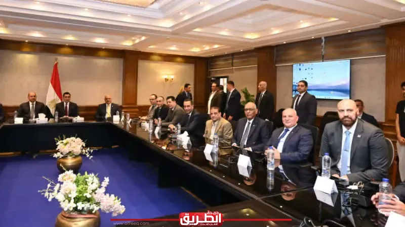 وزير الشباب يلتقي رئيس اللجنة الأولمبية المصرية ورؤساء الاتحادات الرياضية
