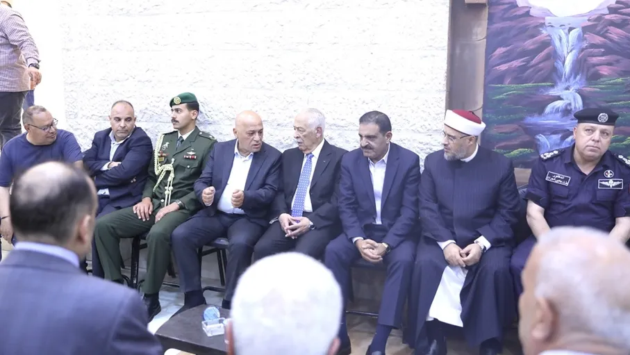 مندوبا عن الملك وولي العهد.. العيسوي يعزي أبو عيد وشختور