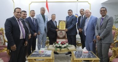 محافظ قنا يستقبل النقيب العام لأطباء مصر ويؤكد تعزيز التعاون لدعم القطاع الطبي