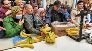 يباع بأضعاف سعره.. التونسيون يفتقدون الموز في رمضان