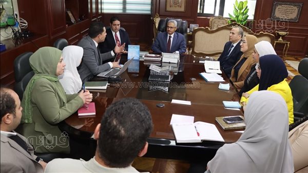 محافظ بني سويف يستعرض خطة تنفيذ المشروعات التنموية ونسب الإنجاز