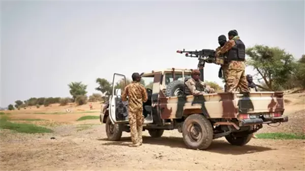 الجيش المالي يعلن دحر هجوم إرهابي واسع وتحييد مئات العناصر في باماكو وكاتي
