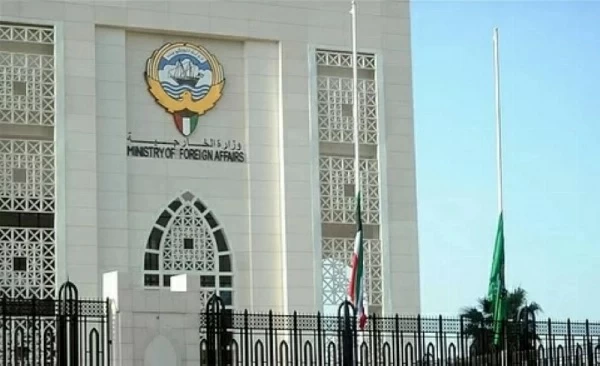 الكويت تطرد دبلوماسيين إيرانيين وتستدعي القائم بالأعمال