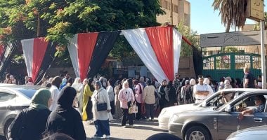 استعدادًا للغة العربية.. بدء إجراءات تفتيش طلاب الثانوية قبل دخول اللجان بالجيزة