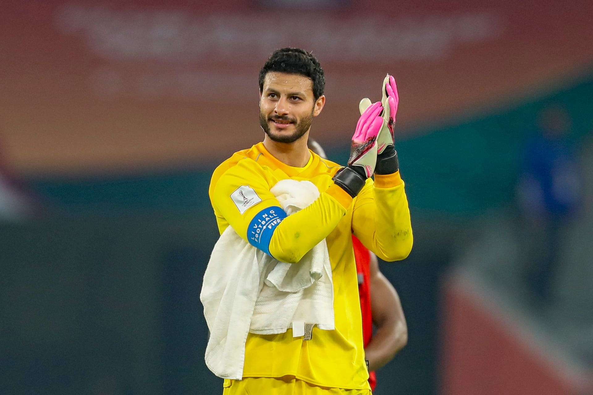 الموت يفجع محمد الشناوي حارس الأهلي قبل ساعات من مواجهة الزمالك في القمة