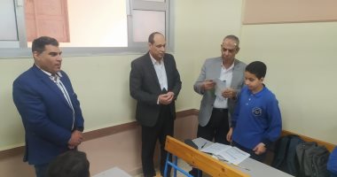 مدير تعليم القليوبية يتفقد مدارس كفر شكر ويرفع شعار الانضباط والبناء
