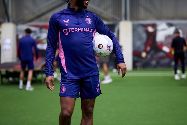 نقل تدريبات فينوورد لبلجيكا لعدم حصول سترلينج على تصريح عمل