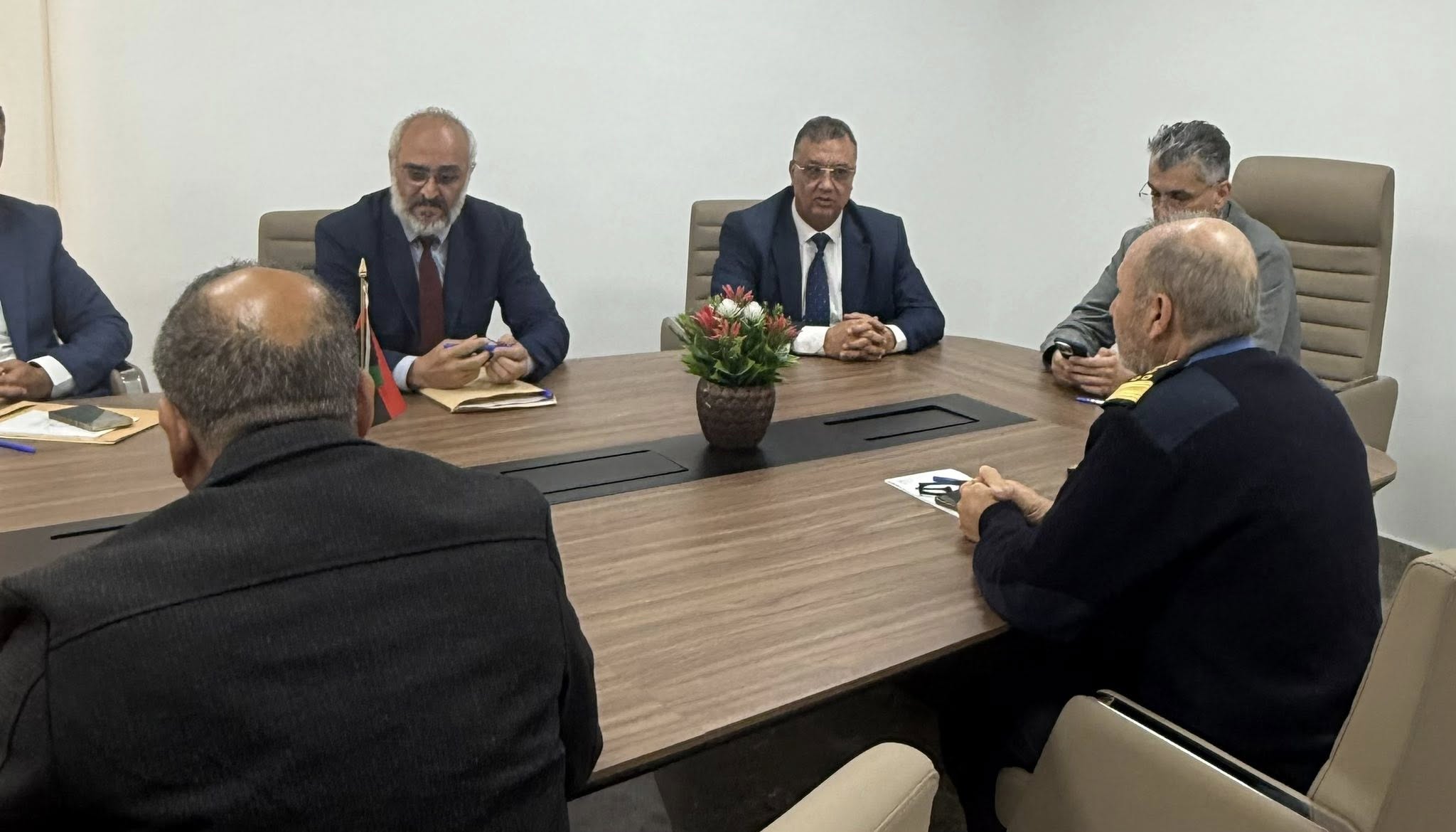 اجتماع طارئ لمتابعة تداعيات الناقلة الروسية المنكوبة للغاز الطبيعي المسال قبالة السواحل الليبية .