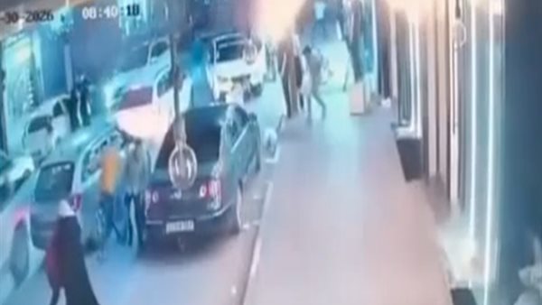 كاميرا مراقبة توثق لحظة استهداف القيادي في كتائب القسام محمد عودة بغارة إسرائيلية على غزة