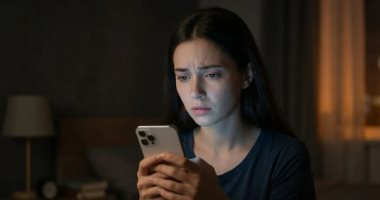 الإفراط فى استخدام الموبايل يؤثر على النساء أكثر من الرجال