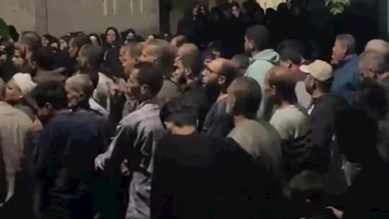 تشييع جثمان شاب قُتل بعد دفاعه عن خطيبته في بنها (صور)