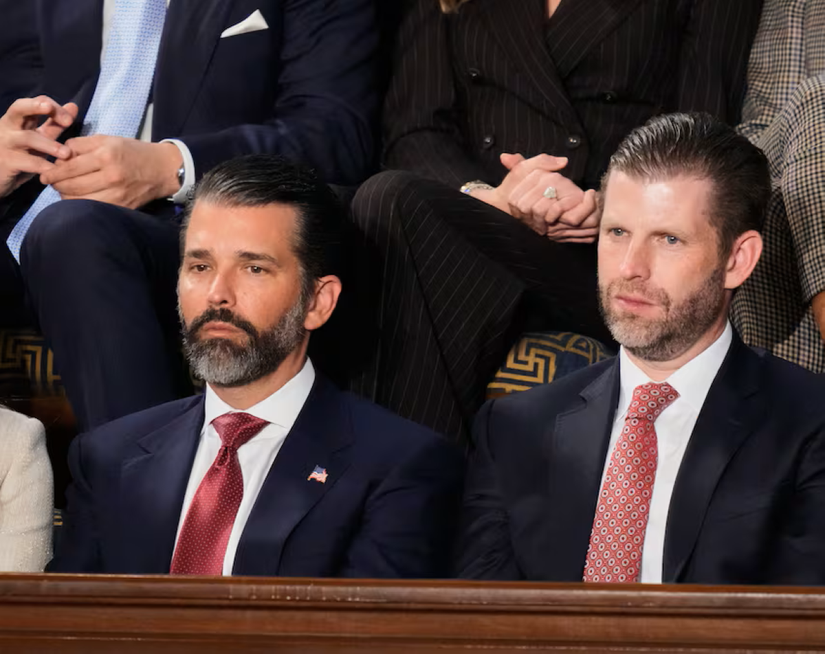 تزامناً مع الحرب.. عائلة ترامب تتاجر بالمسيرات!