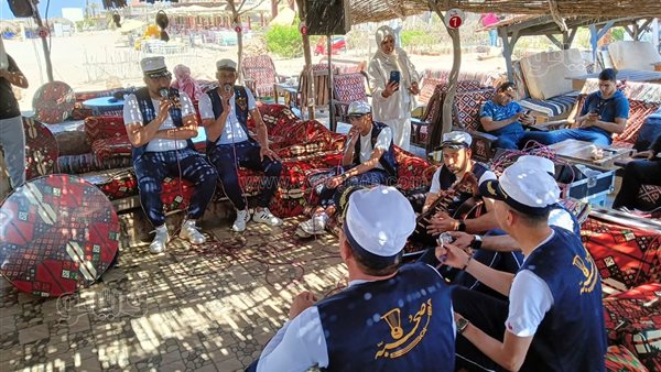 على أنغام السمسمية، شاطئ بورسعيد كامل العدد في ثالث أيام العيد (صور)