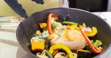 5 طرق طهى شائعة تسبب أضرارا غير متوقعة