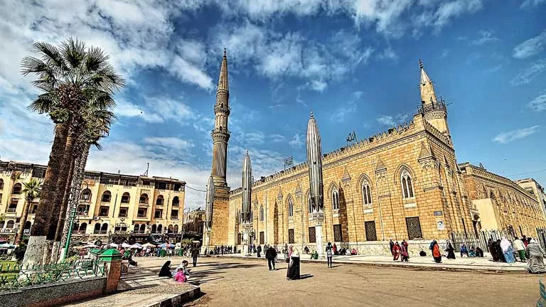 شعائر صلاة الجمعة من مسجد الحسين بالقاهرة