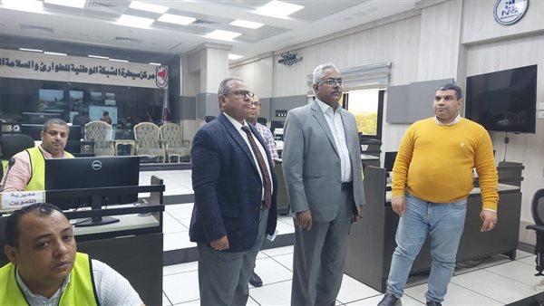 نائب محافظ سوهاج يتابع تداعيات موجة الطقس السيئ من غرفة السيطرة والتحكم (فيديو)
