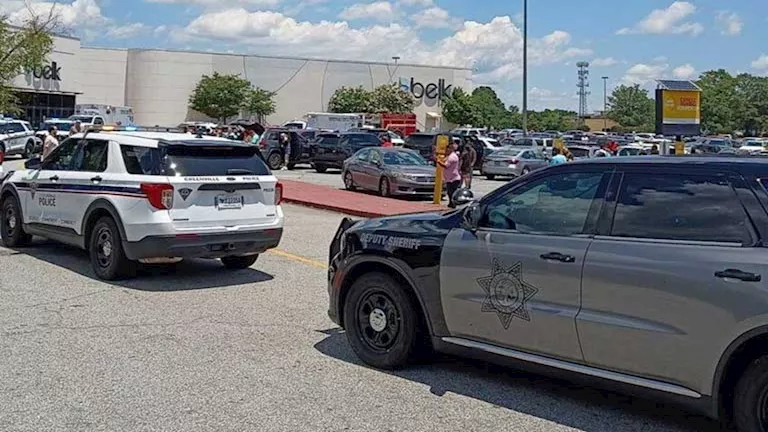موظف مسلح يطلق النار داخل مستشفى أمريكي ويصيب شخصين