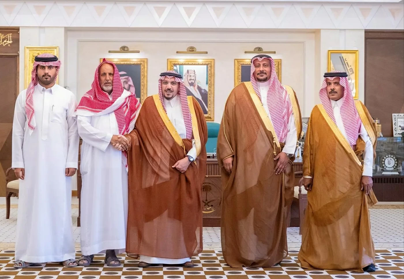 أمير منطقة القصيم يستقبل الحربي المتنازل عن قاتل ابنه لوجه الله تعالى