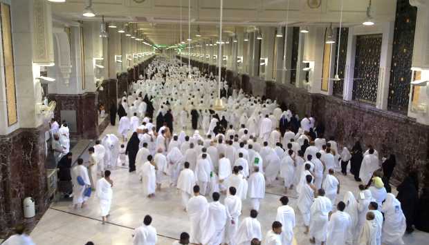 الإفتاء: يجوز شرعًا للجهات المنظمة تنظيم نفرة الحجاج وإفاضتهم من عرفات