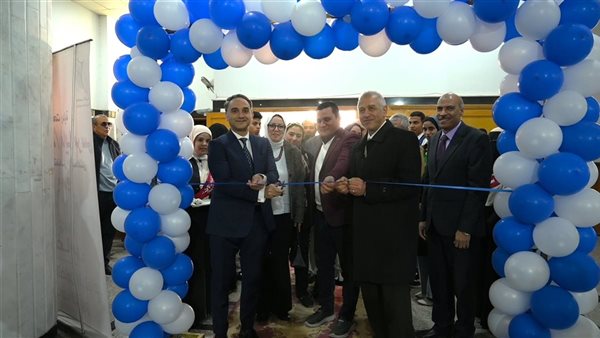 يضم 6 آلاف قطعة، جامعة الفيوم تفتتح المعرض الخيري للملابس الجاهزة