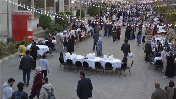 عميد طب بيطري القاهرة يشارك الطلاب في حفل إفطار (صور)
