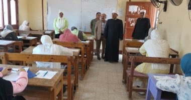 رئيس منطقة الإسماعيلية وموفد قطاع المعاهد يتابعان امتحانات الثانوية بالقصاصين