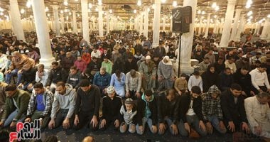 أجواء مهيبة.. الآلاف فى صلاة تراويح أول ليالى رمضان بمسجد عمرو بن العاص