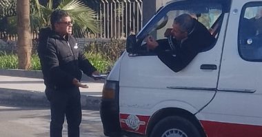 حملة مكثفة لضبط سيارات السرفيس المخالفة لخطوط السير بالعاشر من رمضان