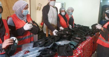 توزيع 350 وجبة بكوم أمبو ضمن مطبخ المصرية خلال رمضان