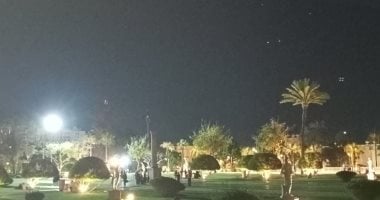 إسكندرية مش بحر وبس.. إقبال كبير على حدائق أنطونيادس ليلا فى الصيف.. الزائرون يستمتعون بالمساحات الخضراء ونسيم الليل بعد الغروب وجولة ممتعة بالطفطف.. ولا يفوتك زيارة حديقة الديناصورات والصوبة الملكية.