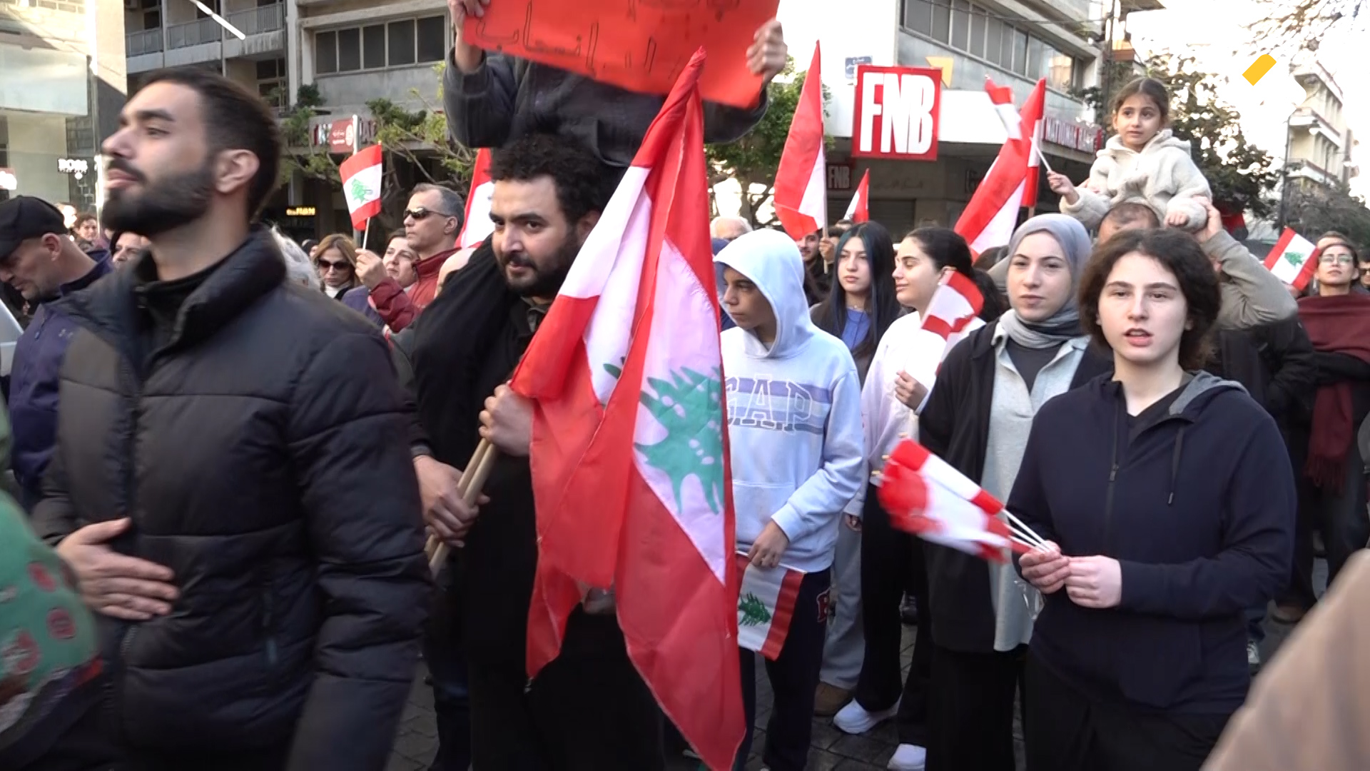 مسيرة شعبية في شارع الحمرا تندد بالعدوان الإسرائيلي على لبنان وتؤكد دعم المقاومة