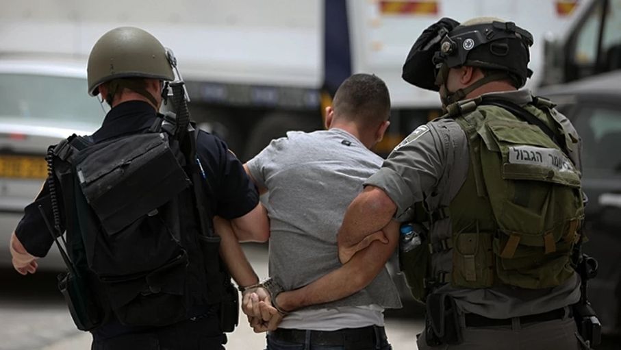 الاحتلال يعتقل 14 فلسطينيا من عدة بلدات بالضفة