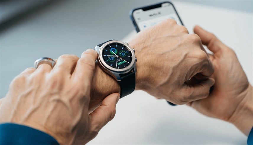 بعد النظارات.. "ميتا" تطلق ساعتها الذكية الأولى لتعزيز إمبراطوريتها الرقمية