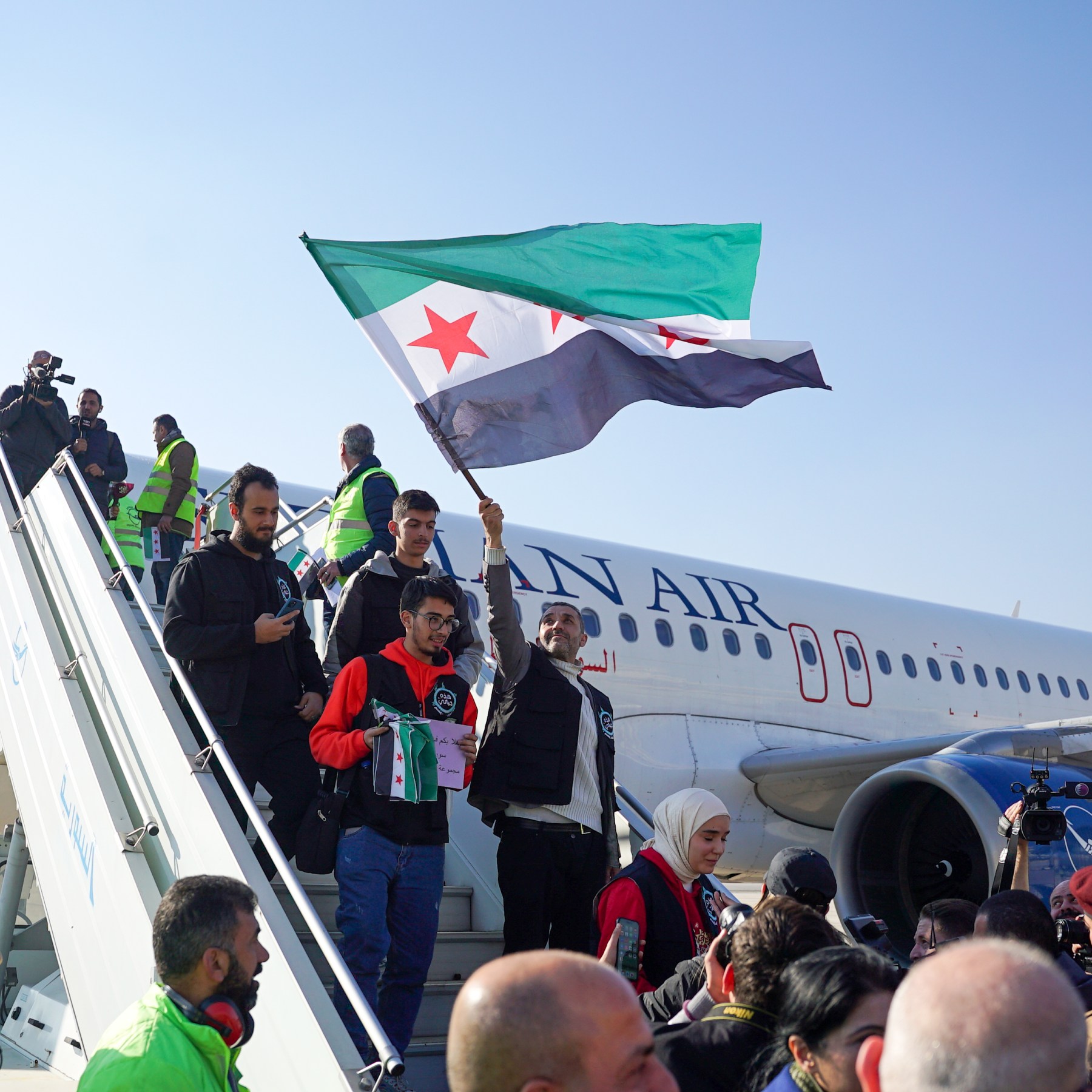 العلم السوري يرفرف مجدداً في أجواء أوروبا خلال أيام