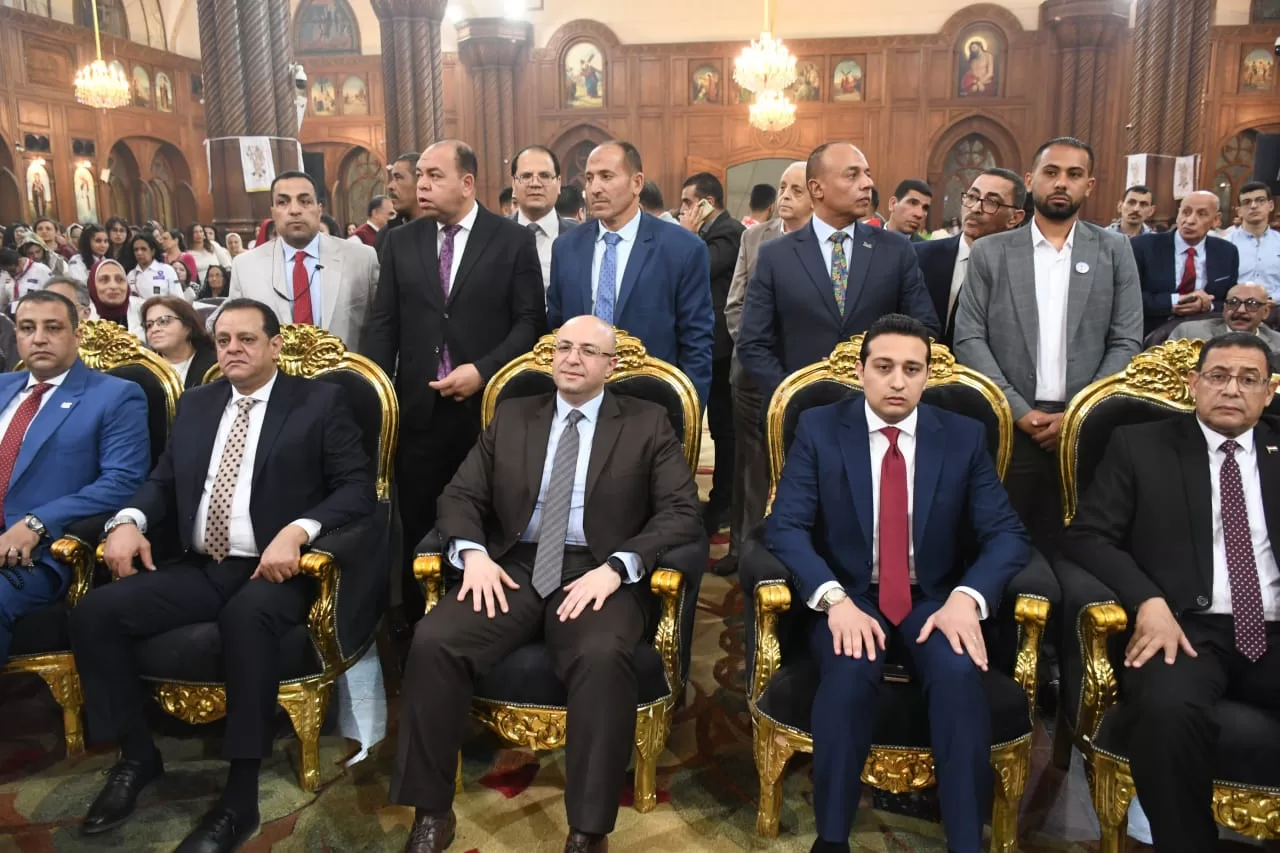 محافظ الفيوم يزور الكنائس لتقديم التهنئة للإخوة الأقباط بعيد القيامة المجيد