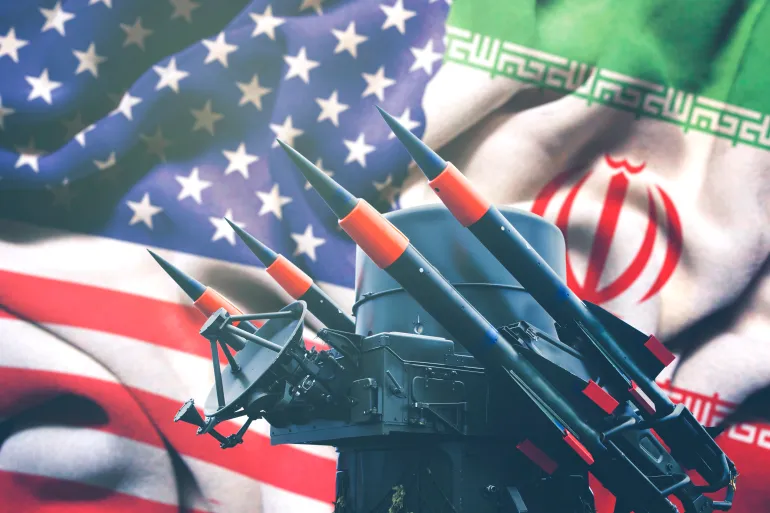إيران تستهدف القواعد الأمريكية.. البحرين تؤكد تعرضها لهجوم خارجي وانفجار يهز أبو ظبي