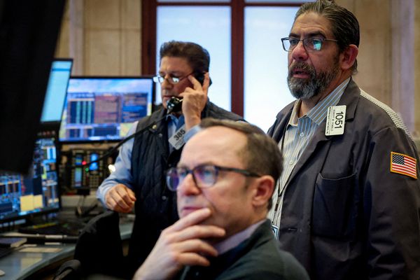 الأسهم الأمريكية تبدأ تعاملاتها على انخفاض