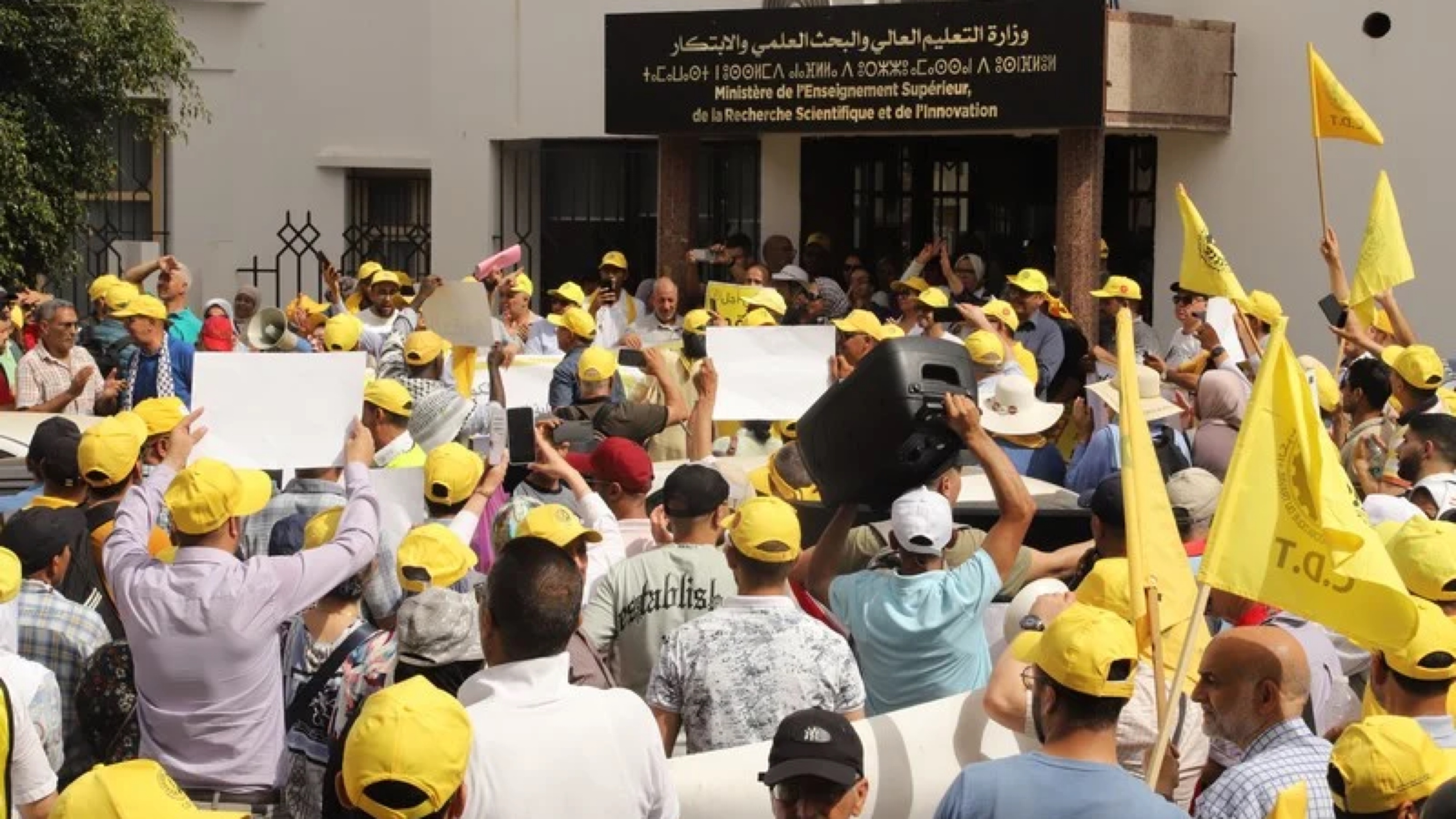 النظام الأساسي يشعل الاحتقان.. موظفو التعليم العالي يصعدون لهجتها وينتقدون “التأخر الحكومي غير المبرر”