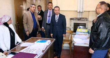 محافظ المنوفية يتفقد انتظام سير العمل بمجمع المصالح ويهنئ العاملين بشهر رمضان