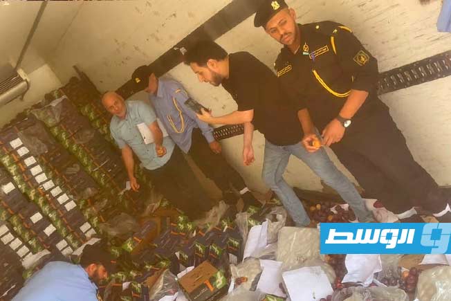 مصادرة كمية كبيرة من الفاكهة الفاسدة في قصر بن غشير